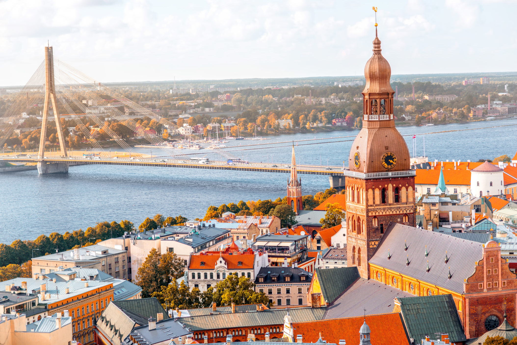 Gửi hàng - chuyển phát nhanh đi Latvia giá rẻ