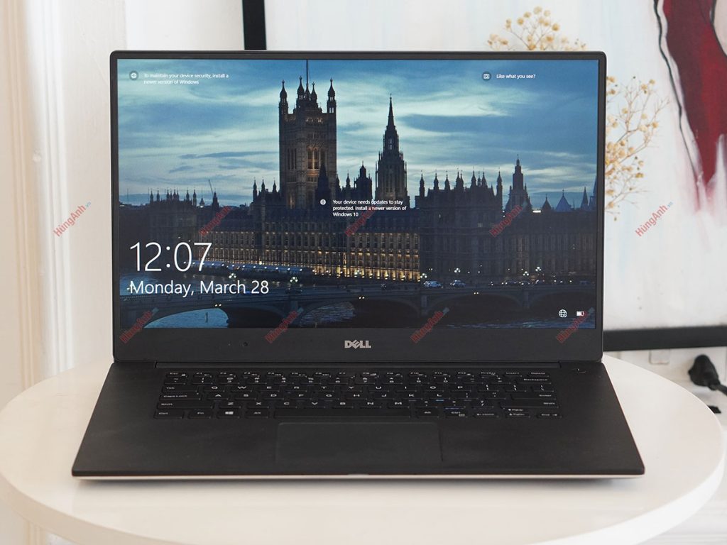 Dịch vụ mua hộ laptop London – Anh về Việt Nam: Chính hãng, nhanh gọn, tiết kiệm